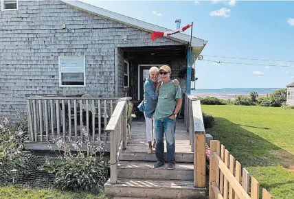  ?? GUY FORTIN
THE CANADIAN PRESS ?? Renee Huart-field and her husband, Mike Field, are pictured outside their home in Little Pond, P.E.I.