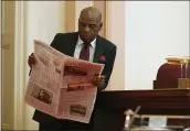  ?? RICH PEDRONCELL­I — THE ASSOCIATED PRESS FILE ?? State Sen. Steven Bradford, D-Gardena, looks over a newspaper during a break in the Senate session in Sacramento.