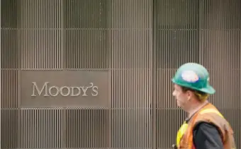  ?? Picture: Bloomberg ?? HARD HAT ZONE. Moody’s has so far avoided passing an opinion on local political ructions, giving SA a breathing space to fix our disagreeme­nts before a real, forced sale of South African bonds occur. Oddly enough, foreign appetite for SA bonds has...