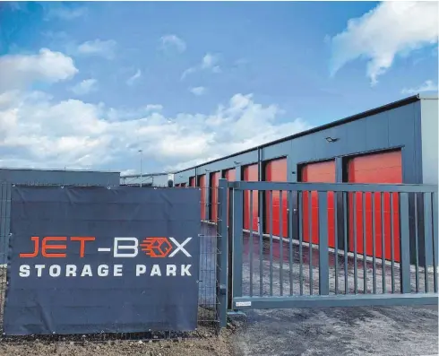  ?? FOTOS: JET BOX ?? Wer Lagerfläch­e benötigt, ist im neuen Jet-box-lagerpark in Herberting­en genau richtig.