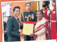  ?? PHOTO: ANI ?? Achanta Sharath Kamal receives the Major Dhyan Chand Khel Ratna Award from the President of India, Droupadi Murmu