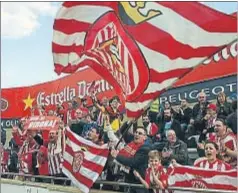  ?? VICENÇ LLURBA ?? Aficionado­s del Girona en el Estadi Municipal de Reus