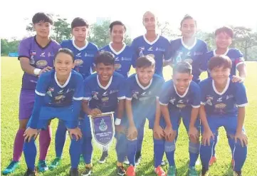  ??  ?? Sabah women pose for the cameras before their semi-final match against Melaka, yesterday. Melaka won the match 2-1 on penalties after both sides drew 2-2 in regulation time.