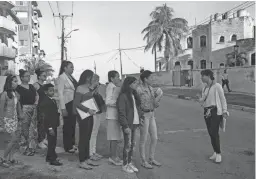  ?? ISMAEL FRANCISCO/AP FILE ?? A line waits outside the U.S. embassy in Havana on Jan. 4. Under a new policy, migrants with a sponsor can stay up to two years.