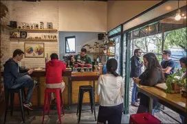  ?? DANIELE VOLPE / THE NEW YORK TIMES ?? Rojo Cerezo, a coffee shop in Guatemala City, joins an expanding community of coffee shops in the country where baristas point out the peach and raisin notes in the daily special and tasting classes are scheduled each Saturday.