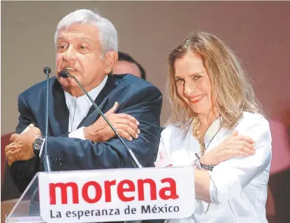  ?? OMAR MENESES ?? López Obrador acudió a la plancha del Zócalo, junto con su esposa e hijos, para celebrar la victoria.