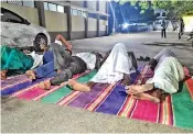  ?? ?? Some protesting farmers seen at the WRD office in Erode