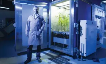  ?? PETER POWER FOR THE TORONTO STAR ?? University of Guelph Professor Mike Dixon studies how to grow plants on other planets.