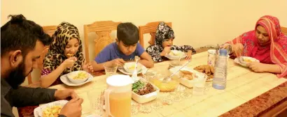  ??  ?? Asif, Faryal and their children end the fast with their traditiona­l Iftar of around four to five dishes, and share the chores between them.