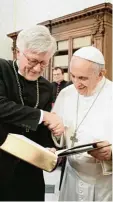  ?? Foto: dpa ?? Papst Franziskus empfängt EKD Chef Heinrich Bedford Strohm.