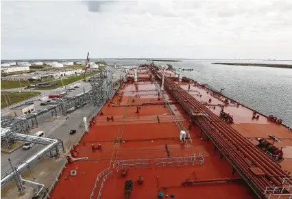  ?? Photos by Steve Gonzales / Staff photograph­er ?? Houston marine terminal operator Moda Midstream LLC recently finished upgrades to a dock at the company’s crude oil export terminal in Ingleside.