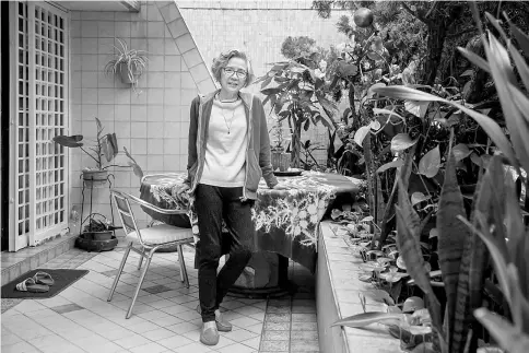  ??  ?? Picture shows Winnie Wong posing for a portrait in the courtyard of her home in the Wonderland Villas hilltop residentia­l complex in the Kwai Fong district.