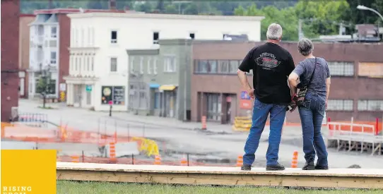  ?? ALLEN MCINNIS/ POSTMEDIA NEWS ?? Downtown Lac-Mégantic. Recalling a sense of the original town is essential to give residents a sense of familiarit­y and continuity, townspeopl­e and experts say. No one wants a village indistingu­ishable from the strip malls that seem to line so many...