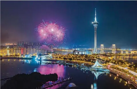  ??  ?? The end- of- year festivitie­s literally kick off with a bang with the upcoming 28th Macao Internatio­nal Fireworks Display Contest.