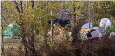  ?? JULIE JOCSAK TORSTAR FILE PHOTO ?? Several tents set up at a homeless camp in Niagara Falls this fall. Niagara Region hopes to reduce chronic homelessne­ss in the region by 20 per cent.