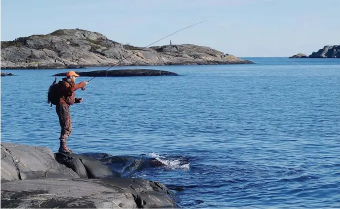  ?? FOTO: ERLING HAEGELAND ?? Et av mange steder i Grimstad man kan fiske etter sjøørret fra land.