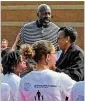  ?? COURTESY OF ANTHONY RHOADS ?? Shaquille O’Neal and McDonough Mayor Sandra Vincent chat with kids at the Combaq Court unveiling.