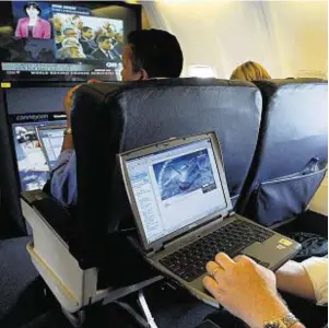  ??  ?? FORBIDDEN: Large devices such as laptops are to be banned from the cabin