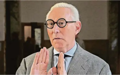  ?? FOTO REUTERS ?? Expert na špinavé triky. Trumpův stoupenec Roger Stone byl obviněn z lhaní pod přísahou Kongresu a zastrašová­ní svědka.