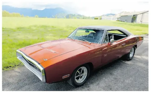 ??  ?? The 1970 Charger R/T features a bold front end with a full-length grille and hidden, vacuum-operated headlights.