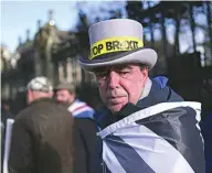  ?? EFE ?? Un partidario de la UE protesta contra el Brexit frente al Parlamento británico, el pasado miércoles