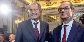  ??  ?? A Roma Il ministro dell’economia Giovanni Tria, 70 anni, con Romano Prodi, 79