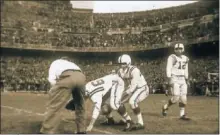  ??  ?? Una jugada del partido celebrado en noviembre de 1958 en el Bernabéu.