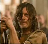  ??  ?? Daryl Dixon (Norman Reedus) werden T-Shirts mit der Aufschrift „Mrs. Daryl Dixon“gewidmet