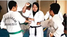  ??  ?? Two fighters battling at the first ever pro-fight of the Indonesian martial art of ‘pencak silat’.