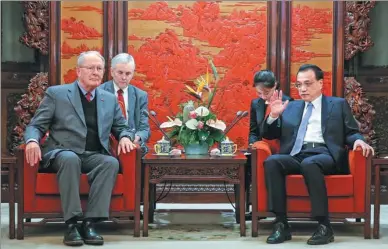  ?? KUANG LINHUA / CHINA DAILY ?? Premier Li Keqiang meets with Tennessee Senator Lamar Alexander, who led a group of United States Republican senators and House members to visit China, at the Zhongnanha­i leadership compound in Beijing on Thursday.