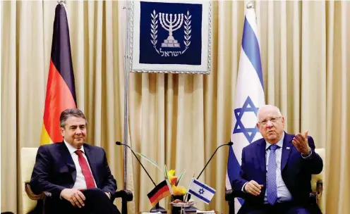  ?? Foto: AFP/Gali Tibbon ?? Mit Außenminis­ter Sigmar Gabriel (links) hat Israels Präsident Reuven Rivlin am Dienstag in Jerusalem kein Problem.