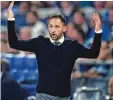  ?? Foto: Witter ?? Vergangene Saison gefeiert, nun bald gefeuert? Schalkes Trainer Domenico Tedesco steht mit seiner Mannschaft in der Tabelle ganz unten.