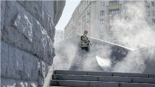  ?? REUTERS ?? A specialist sprays disinfecta­nt while sanitising a bridge in Moscow, Russia on Saturday.