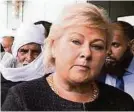  ?? APA ?? Norwegens Premiermin­isterin Erna Solberg am Tatort