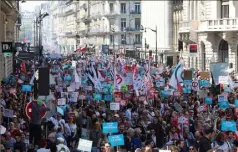  ?? (Photo PQR/Le Parisien) ?? La France insoumise, qui avait affrété une centaine de cars, a avancé le chiffre de   personnes.