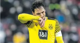  ?? BILD: Imago ?? Enttäuscht: Dortmunds Kapitän Mats Hummels kam mit dem BVB in Augsburg nicht über ein Remis hinaus.