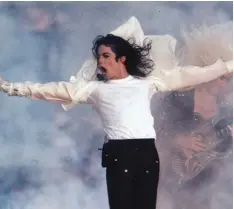  ?? AP PHOTO/RUSTY KENNEDY ?? In this 1993 file photo, Michael Jackson performs during the halftime show at the Super Bowl in Pasadena, Calif.