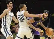  ?? Luis Sinco Los Angeles Times ?? ANTHONY DAVIS (3) has been one of the Lakers’ few bright spots, averaging 25.3 points this season.