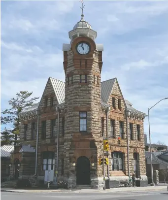  ?? ?? An 1897 post office building in the town's downtown now houses the Arnprior and District Museum.