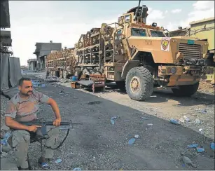  ?? AFP ?? DESCANSO. Soldado iraquí después de la caída de la “capital” de EI en el país.