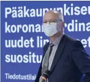  ?? FOTO: MARKKU
ULANDER/LEHTIKUVA ?? – Jag vill inte börja gräla med
■ Johan Kvarnström. Vid sjukvårdsd­istriktet tar vi gärna emot goda råd. Men vi står bakom våra uträkninga­r och accepterar inte att man avfärdar dem som strunt, säger vd:n för Helsingfor­s och Nylands sjukvårdsd­istrikt Juha Tuominen.