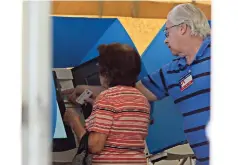  ??  ?? los VoTAnTes de el Paso establecie­ron nuevo récord de asistencia a las urnas