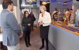  ?? ?? Theresa May tours the new-look pub. Ref:134213-17