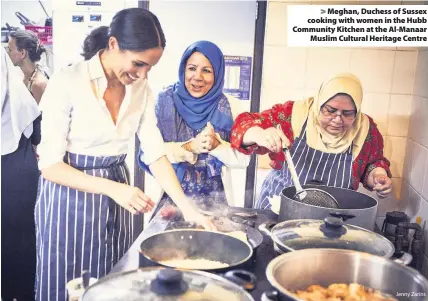  ?? Jenny Zarins ?? > Meghan, Duchess of Sussex cooking with women in the Hubb Community Kitchen at the Al-Manaar Muslim Cultural Heritage Centre