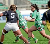  ?? PHOTO: WARWICK SMITH ?? Contracted New Zealand sevens player Rebekah Tufuga, centre, won’t be playing for the Manawatu Cyclones this season.
