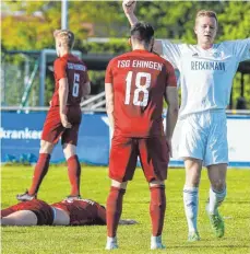  ?? FOTO: ROLF SCHULTES ?? Gegen den FV Ravensburg um den starken Felix Schäch hatte die TSG Ehingen am Samstag überhaupt keine Chance.