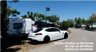  ??  ?? Un peu d’ombre ne fait jamais de mal, au climatiseu­r comme au caravanier.