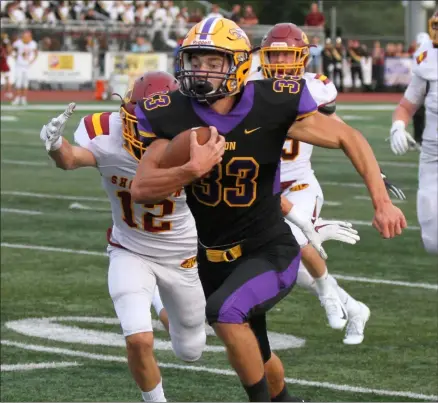  ?? RANDY MEYERS — FOR THE MORNING JOURNAL ?? Nick Perusek of Avon breaks through the Avon Lake defense to score a first-quarter touchdown Aug. 30.