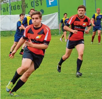  ?? Foto: RC Meteors ?? Markus Vogel (links) ist bei den Nördlinger Rugby Spielern als Kapitän Nachfolger von Stefan Schmid (rechts).