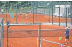  ?? RP-FOTO: HANS-JUERGEN BAUER ?? Beim Verein Grün-Weiß-Rot 1930 gibt es einen Aufnahmest­opp, vor allem die Tennisplät­ze sind voll.